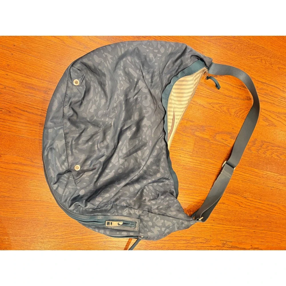 Lululemon Resolution Hobo Bag Alberta Lake Blue Teal Yoga Mat Carrier Crossbody